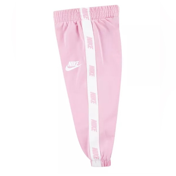 Nike
Baby Girl 2-Piece Long-Sleeve Jacket and PantsSize:6 M - Picture 10 of 13